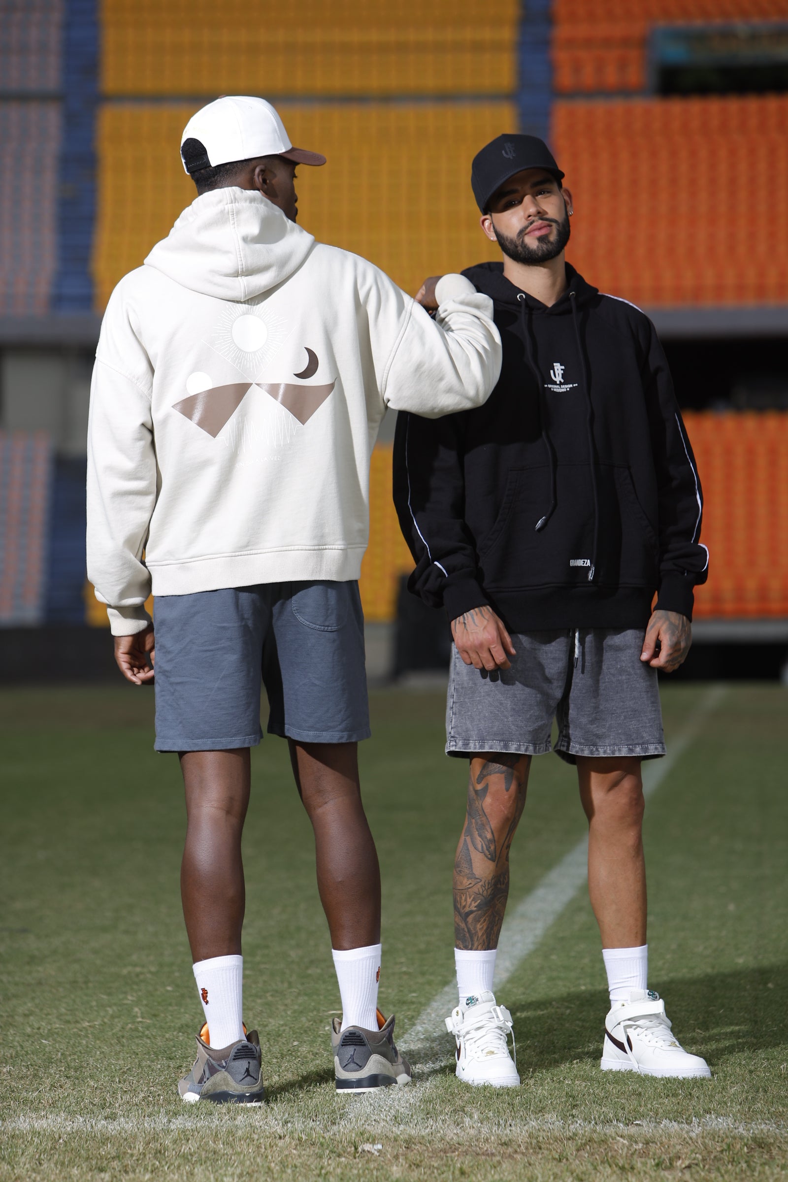 Pack Hoodie Negro + Beige