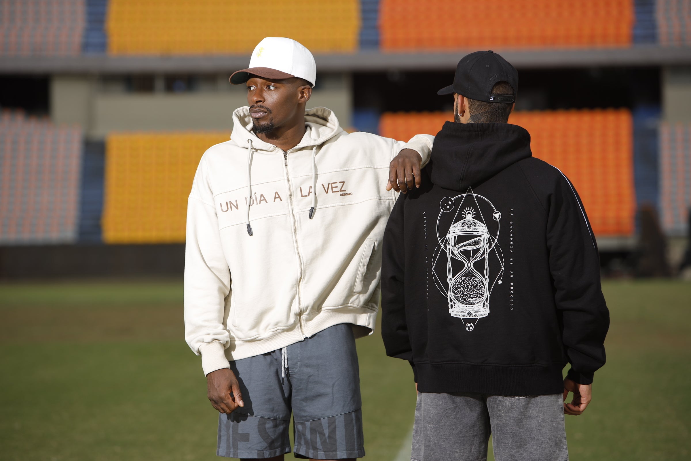 Pack Hoodie Negro + Beige