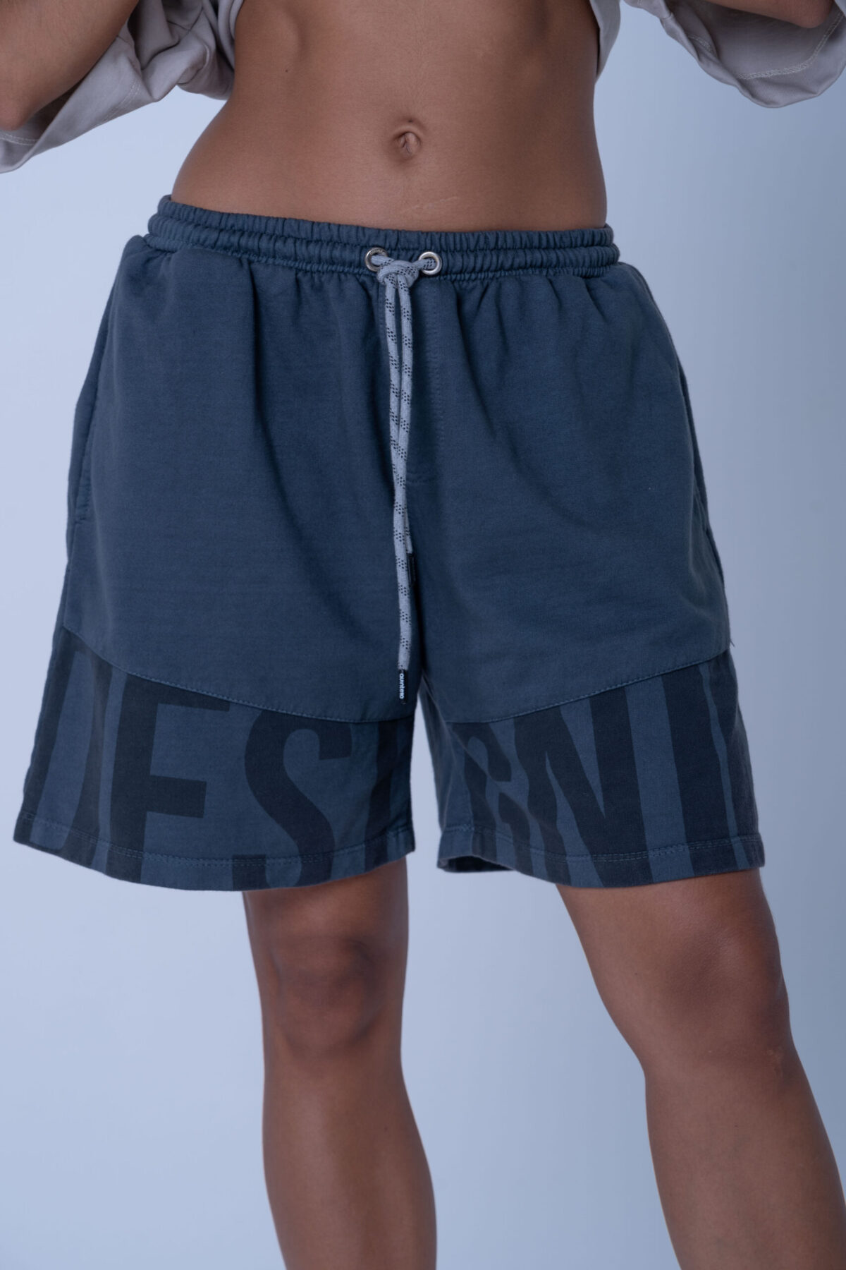 SHORT BASIC DESIGNIO DARK GRAY